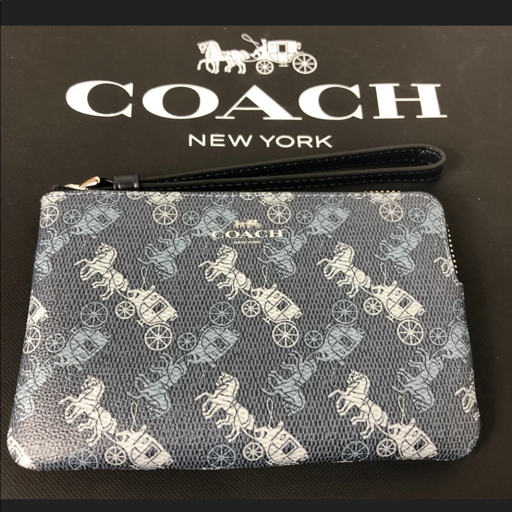 COACH LARGE WRISTLET NEW IN PACKAGING - Picture 1 of 16